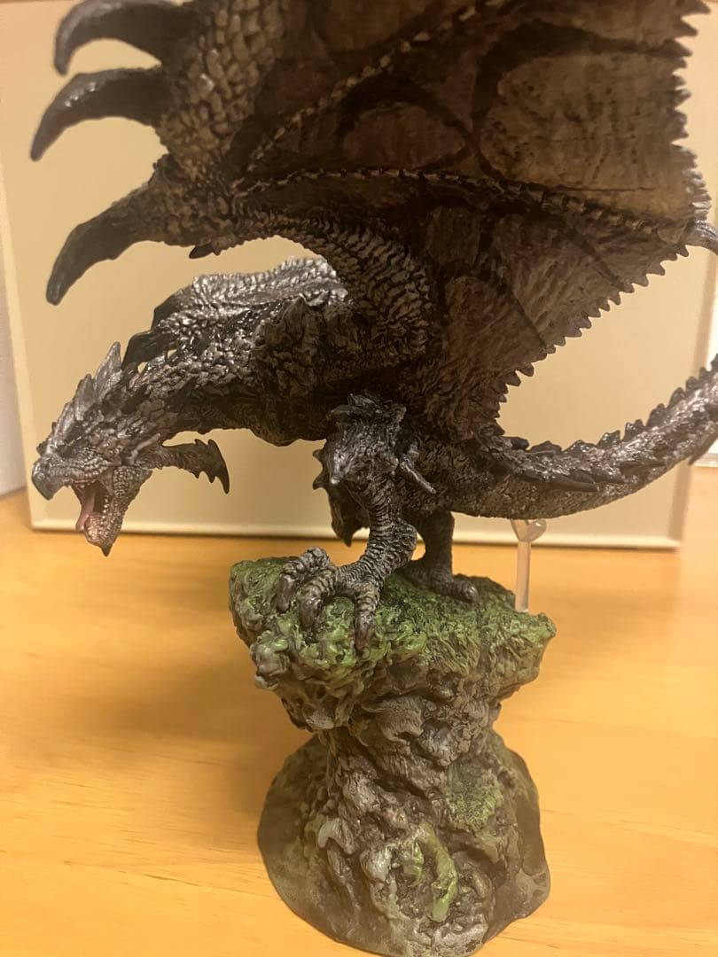 ろ*様 カプコンフィギュアビルダーズ リオレウス希少種 - メルカリ