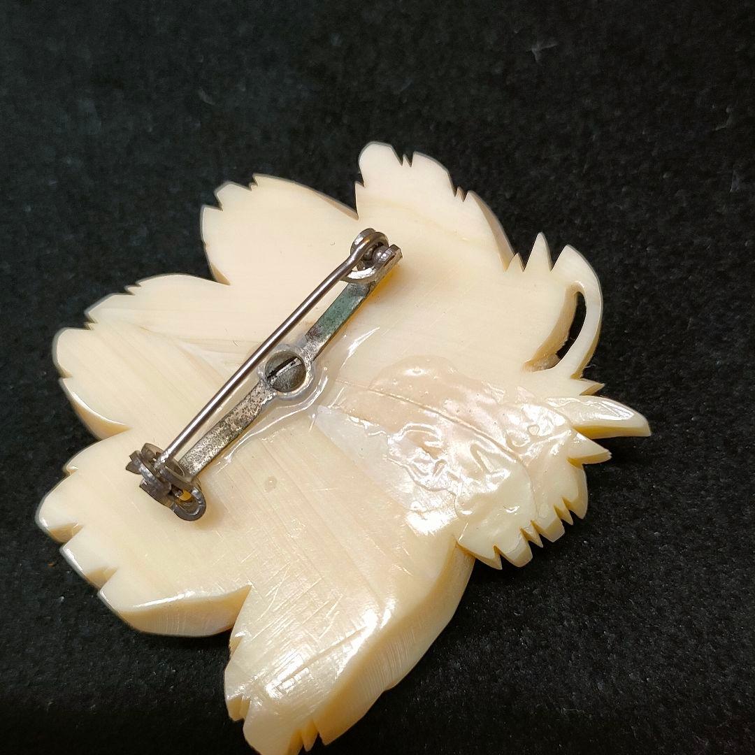 CS62 鯨歯 ブローチ 菊 - メルカリ