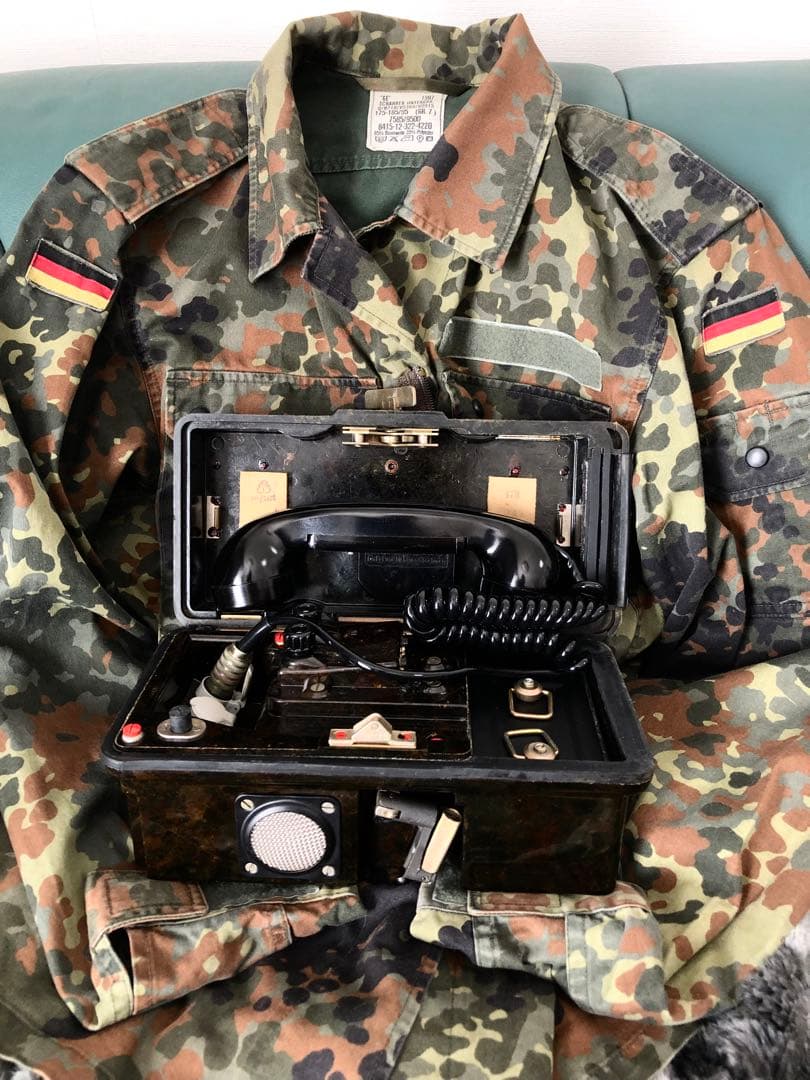 ☆ドイツ軍放出品 NVA 野戦電話機 FF63S ☆ドイツ軍迷彩服のおまけ