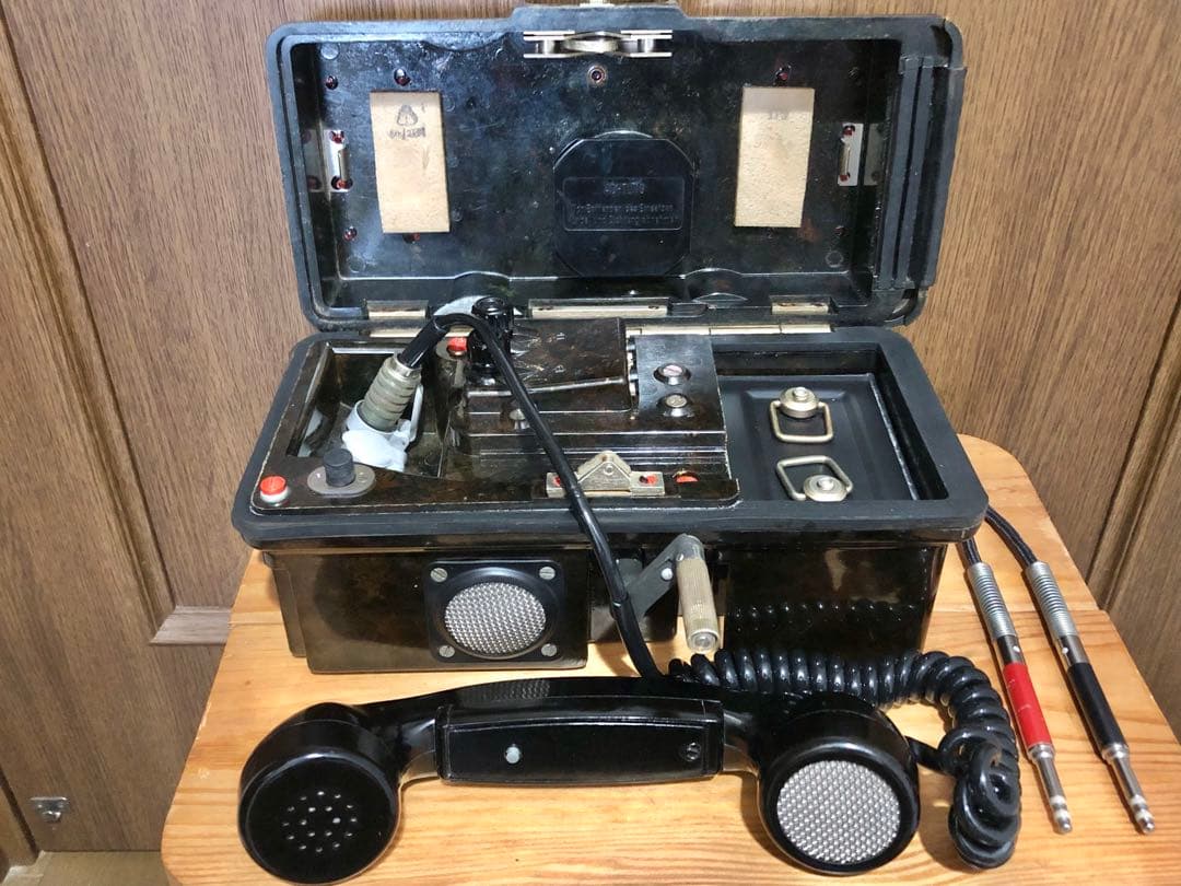 ☆ドイツ軍放出品 NVA 野戦電話機 FF63S ☆ドイツ軍迷彩服のおまけ