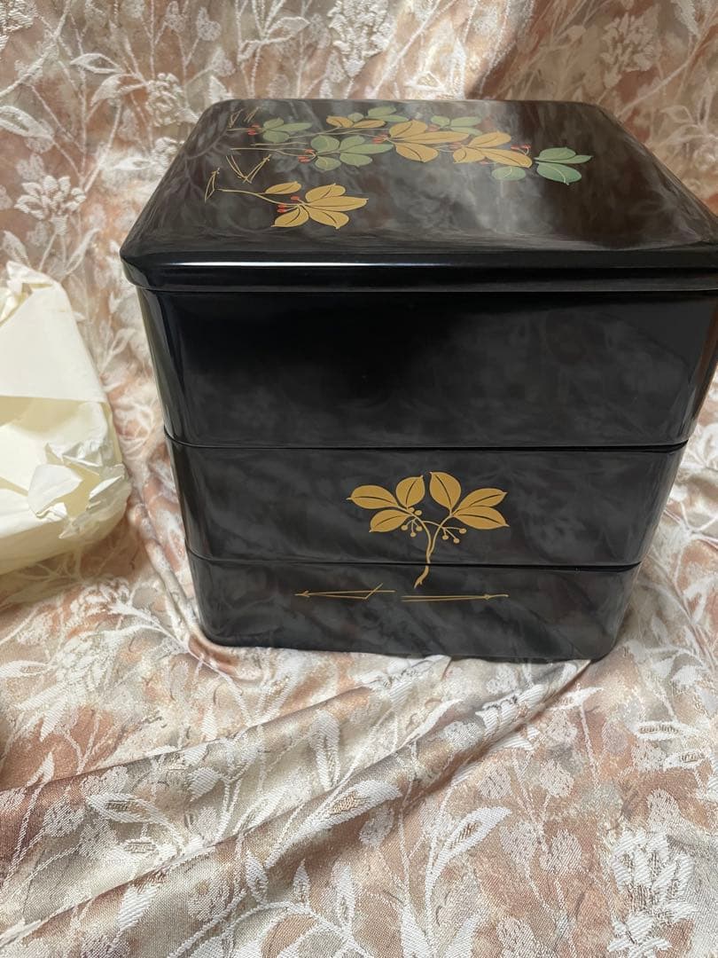 会津塗 三段重箱 天然木 うるし塗 草花蒔絵 黒塗り 漆器 正月 おせち 共箱付