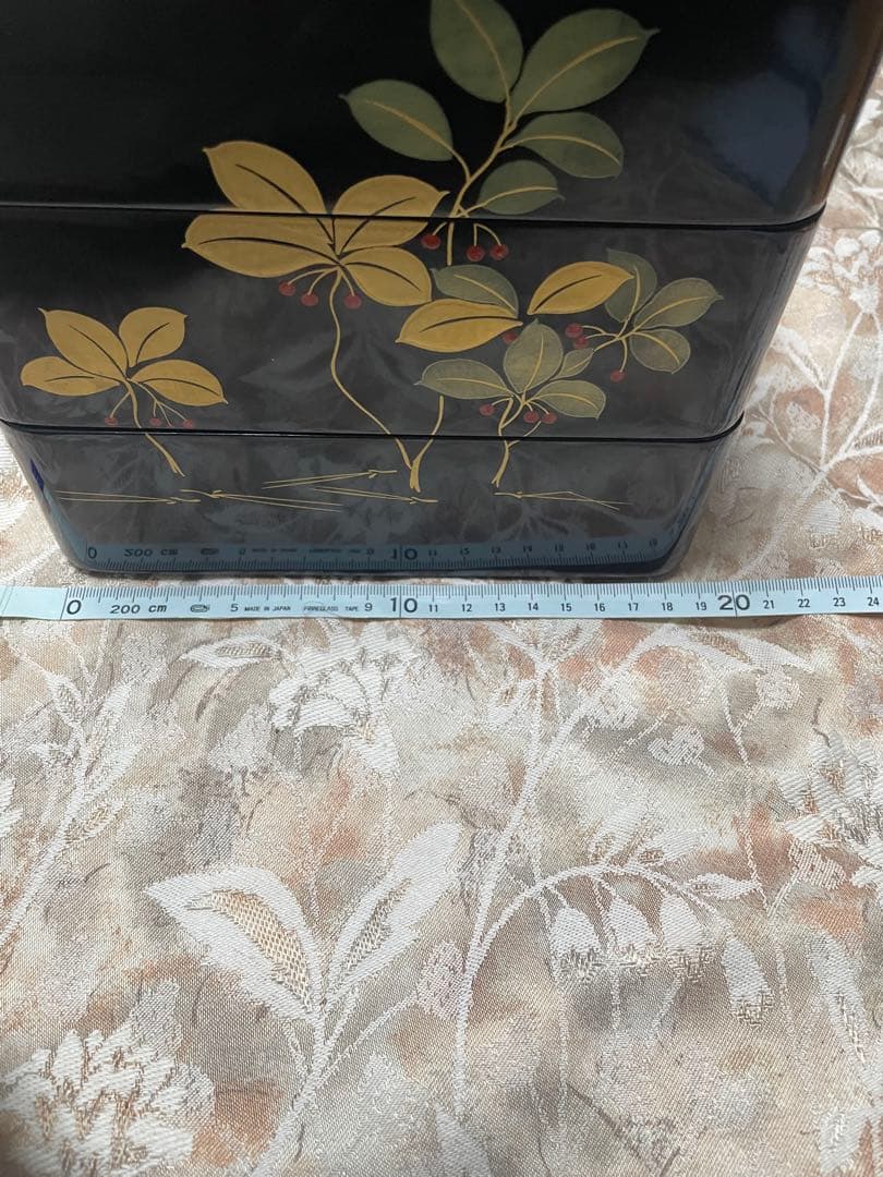 会津塗 三段重箱 天然木 うるし塗 草花蒔絵 黒塗り 漆器 正月 おせち 共箱付