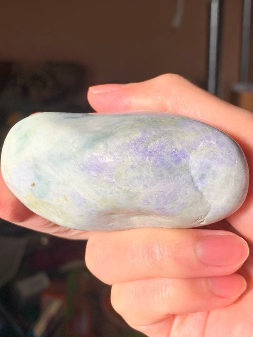 糸魚川ラベンダー翡翠 原石 紫ひすい 水石 根付 国産鉱物標本 コン沢