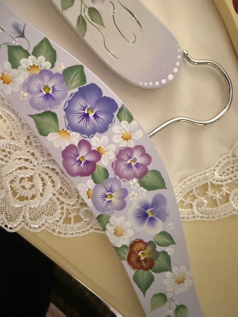 トールペイント作品 手描きデザインの木製ハンガー5本セット