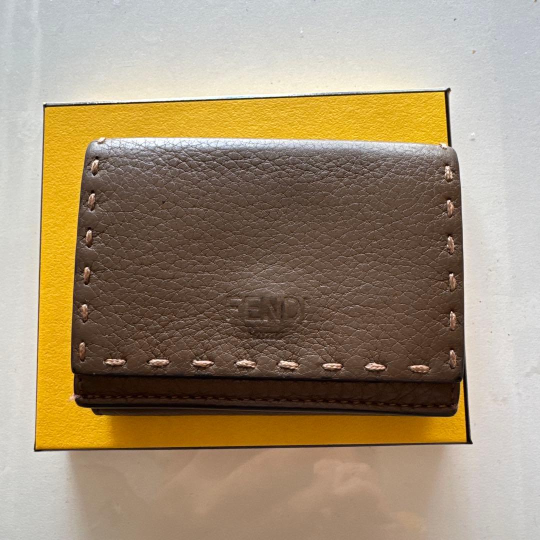 FENDI ブラウン 三つ折り財布 - メルカリ