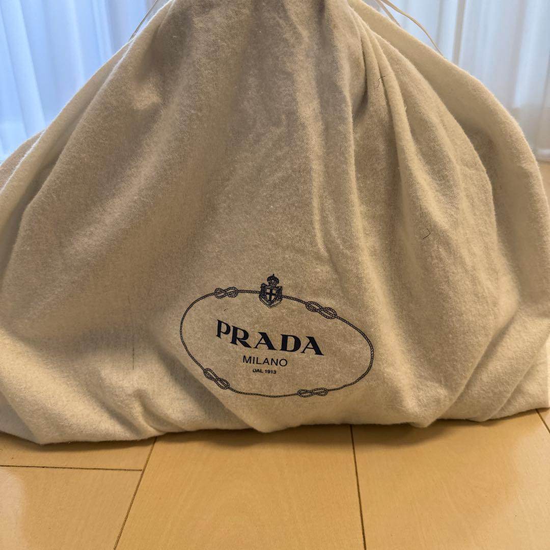 PRADA スタッズ装飾 ハンドバッグ 中型
