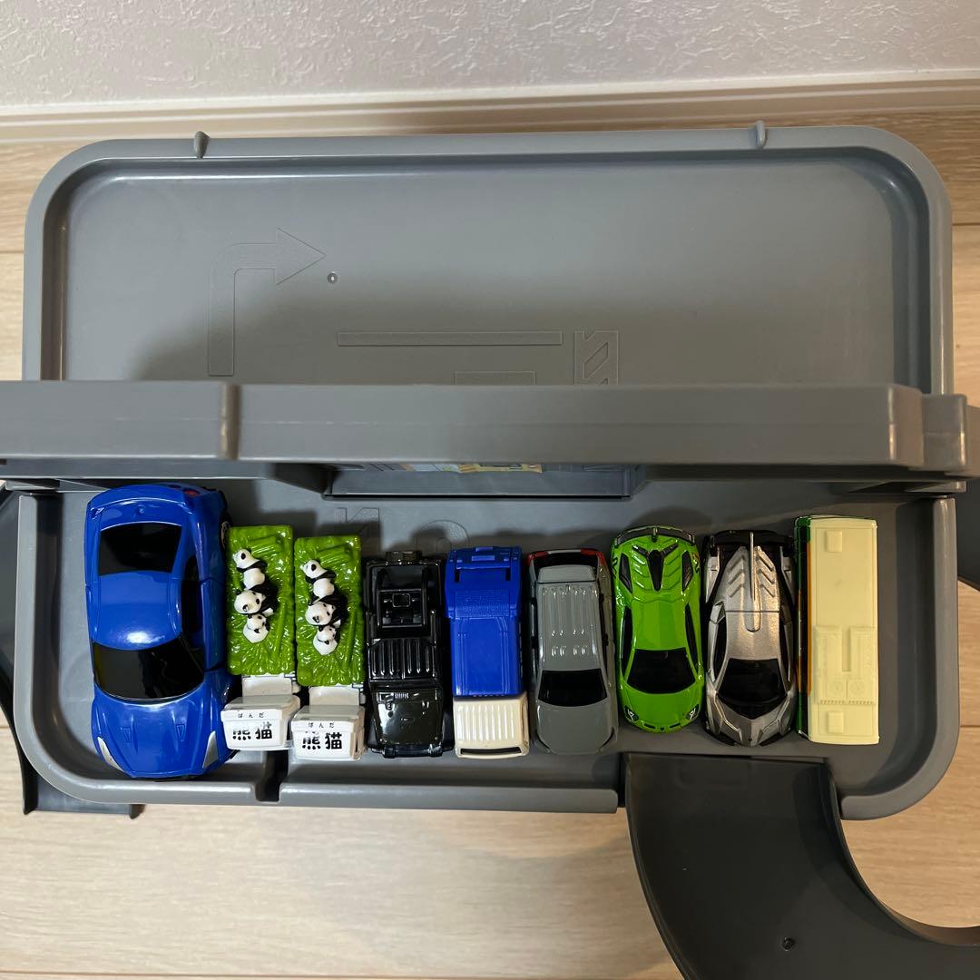 2WAYでなが～くあそべる はじめてトミカ ちゅうしゃじょうセット　車12台