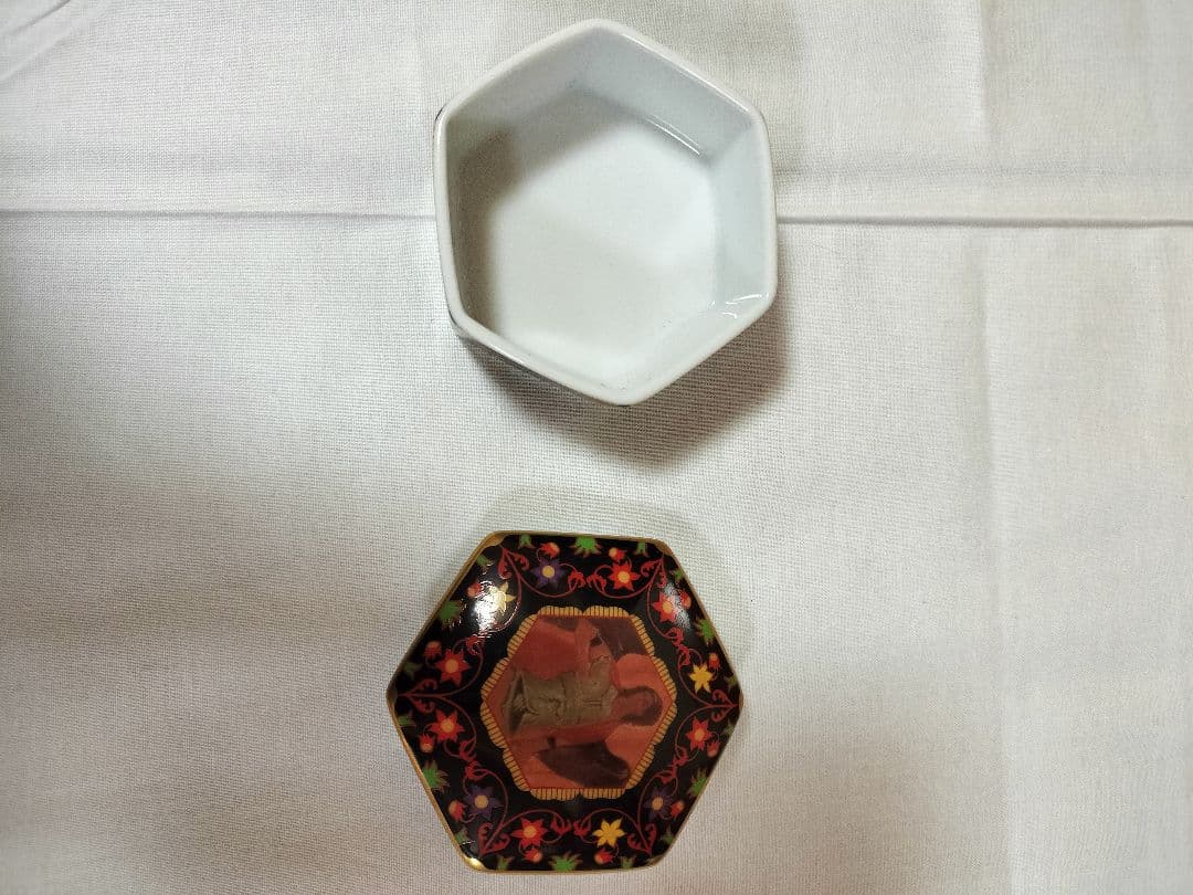 NHK世界の魅惑の名曲　陶器オルゴールセット 12個収納 木製ケース付き