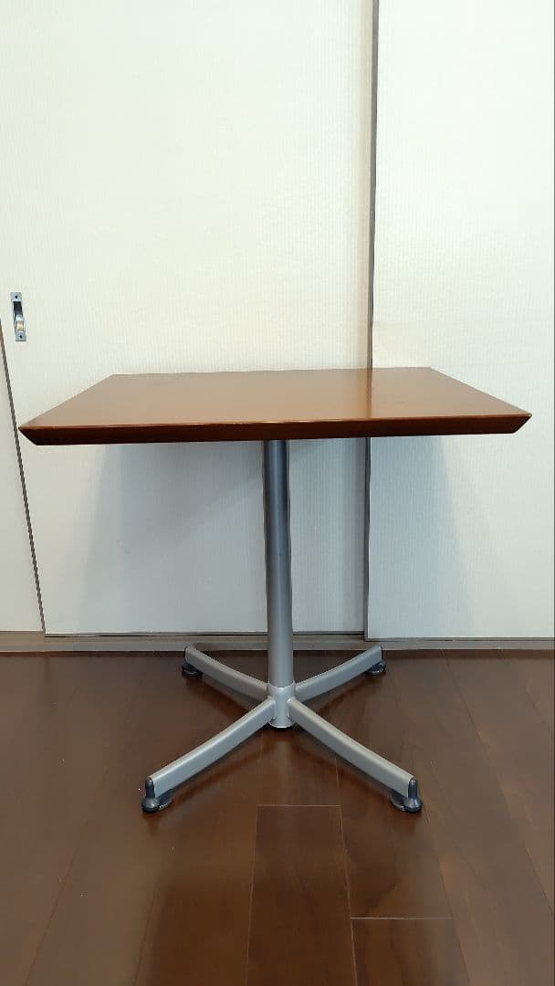 カフェテーブル　B　アジャスター付き 60cm✕70cm　木製天板