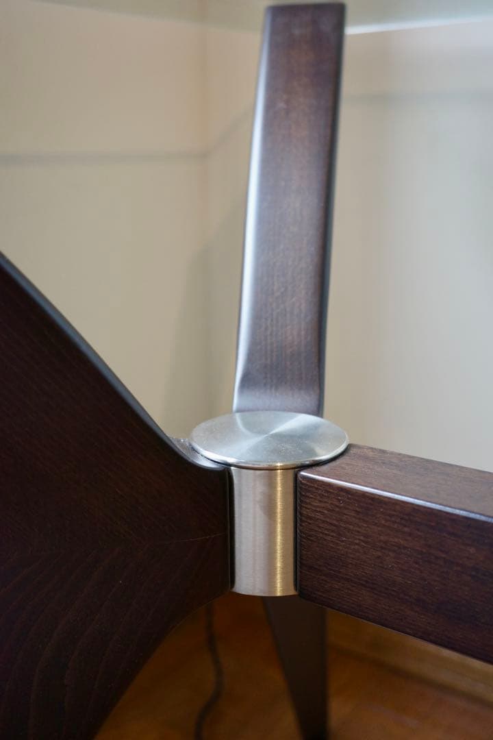 【送料無料・最終値下げ】カリガリス　ガラス天板ダイニングテーブル