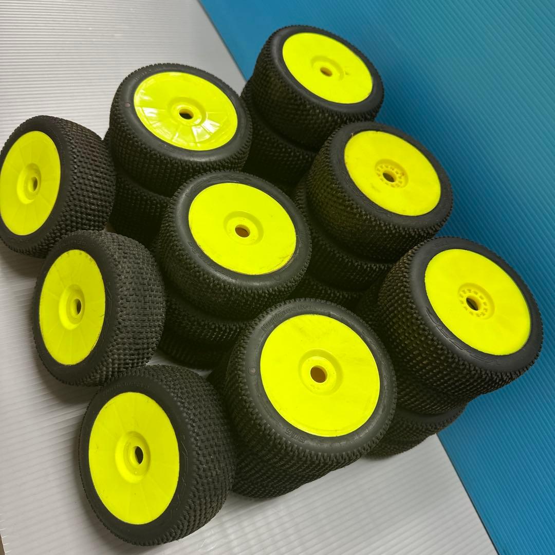 1/8バギーオフロード用タイヤ、ホイール貼り済