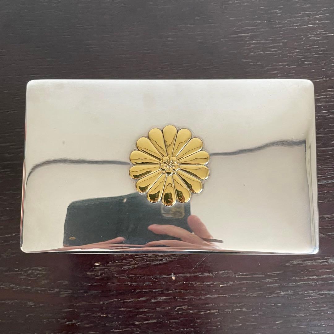 □566 銀製品 銀座大勝堂 皇室下賜品 煙草箱 十四葉一重