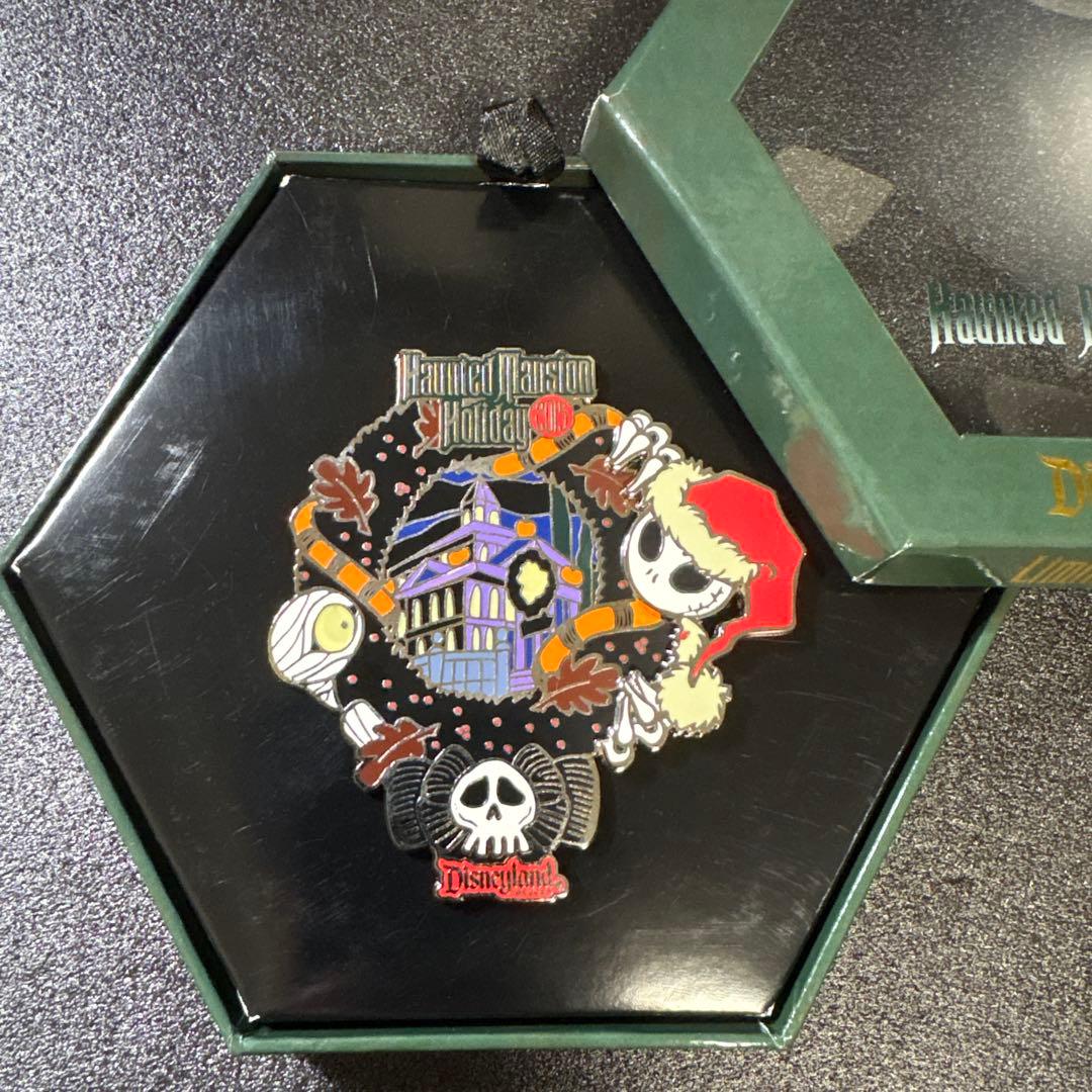 ナイトメアー・ビフォア・クリスマス ホリデーナイトメア ピンバッジ
