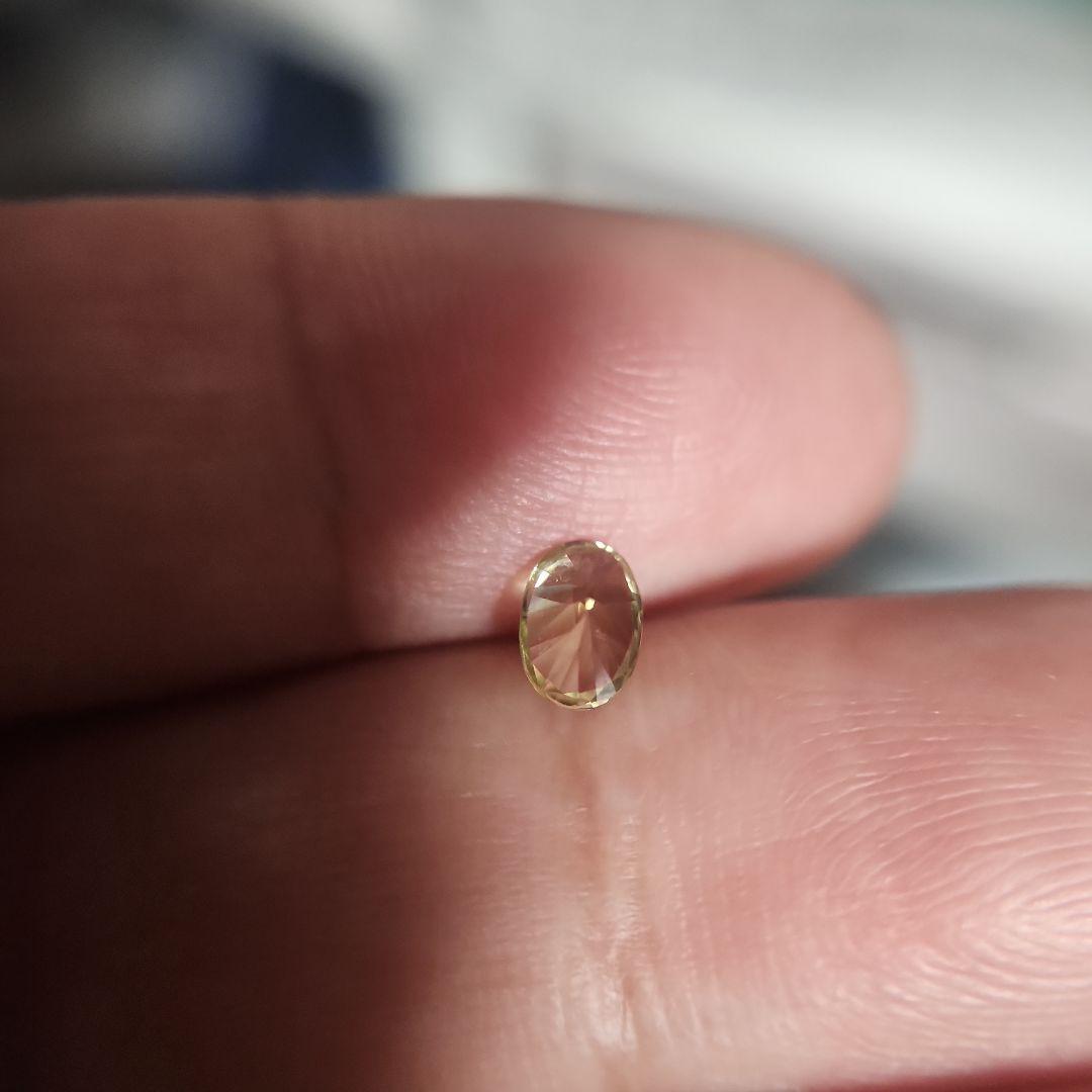 天然グロッシュラーライトアンドラタイトガーネット 0.600ct