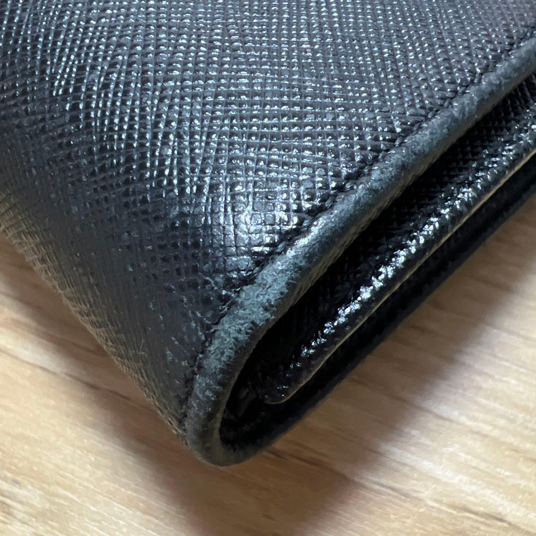 プラダ　財布
