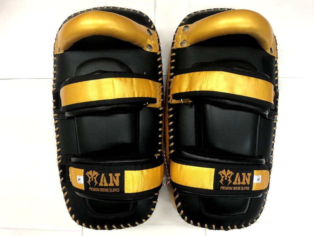 新品 Lサイズ MAN FIGHT キックミット 黒/金 マンファイト