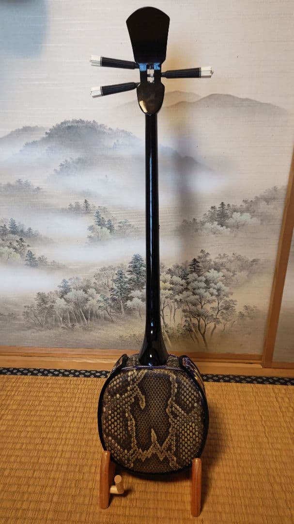 沖縄三線 本皮 蛇皮 ソフトケース付 黒塗の通販はau PAY マーケット