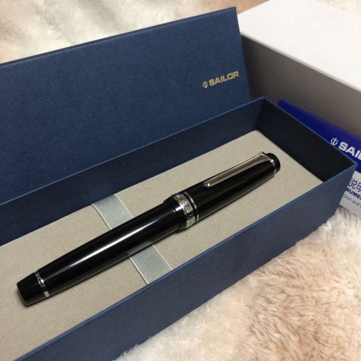 新品未使用セーラー万年筆 プロフェッショナルギア銀 字幅MF 中細 未