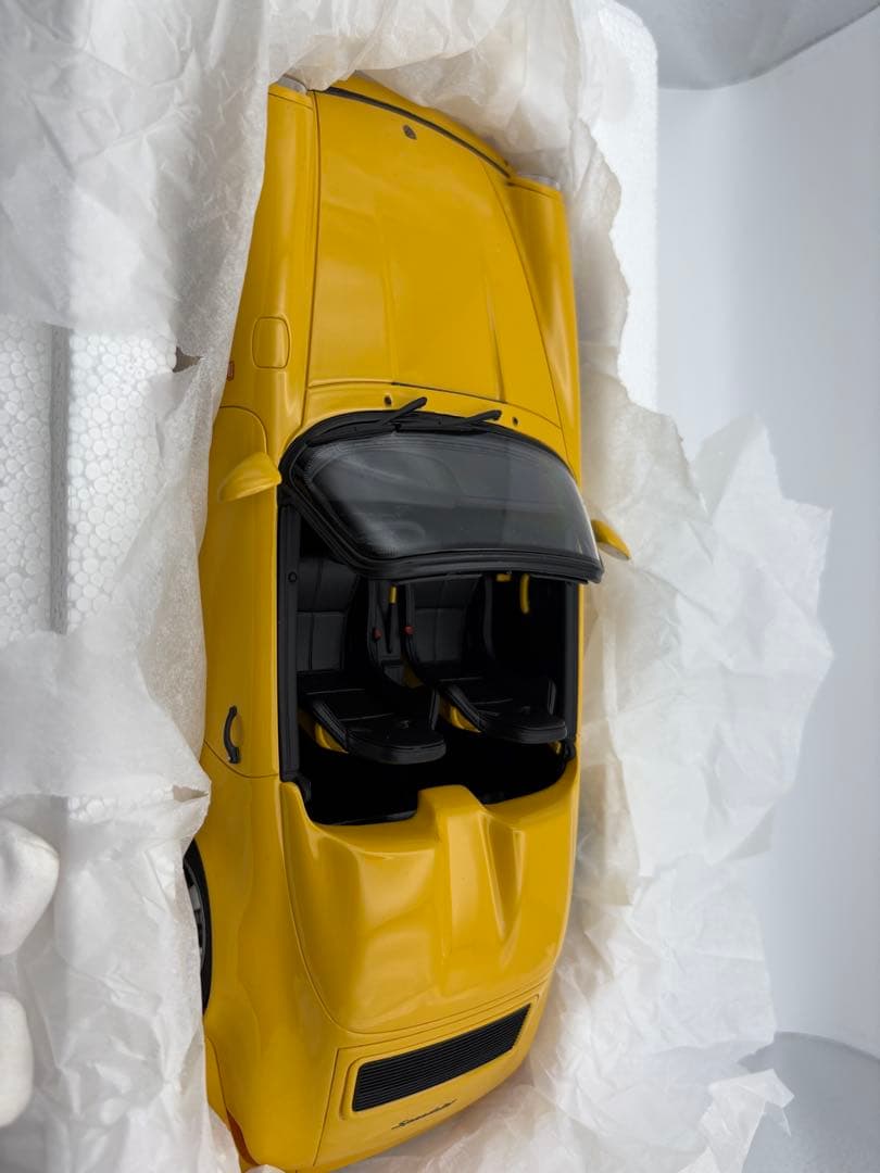 ミニカー Porsche964speedster 1/18 yellow