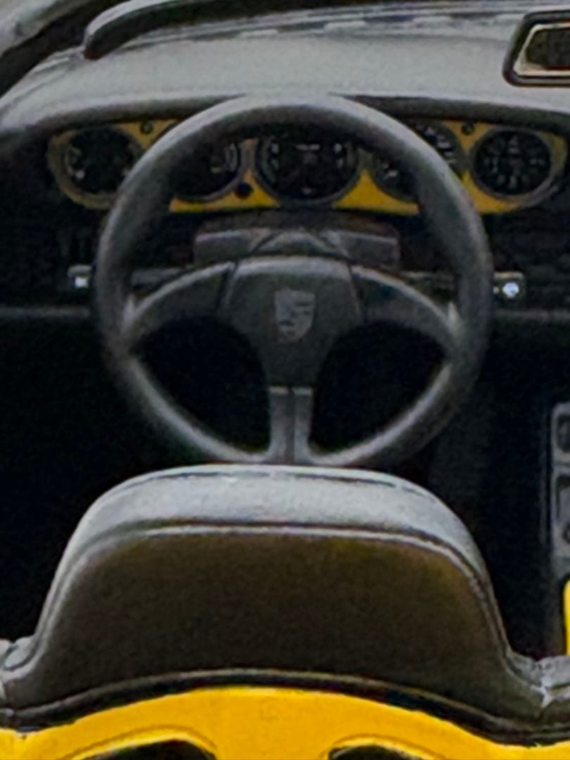 ミニカー Porsche964speedster 1/18 yellow