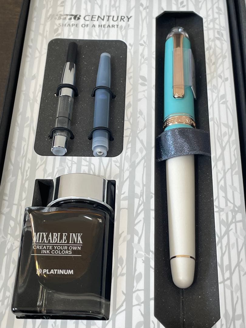 未使用　世界2000本限定　シェイプ・オブ・ハート　ブルーバード　万年筆　完品 未使用 世界2000本限定 シェイプ・オブ・ハート ブルーバード 万年筆