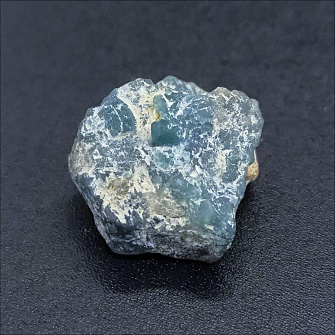 マダガスカル産】グランディディエライト/雲母の原石⑤