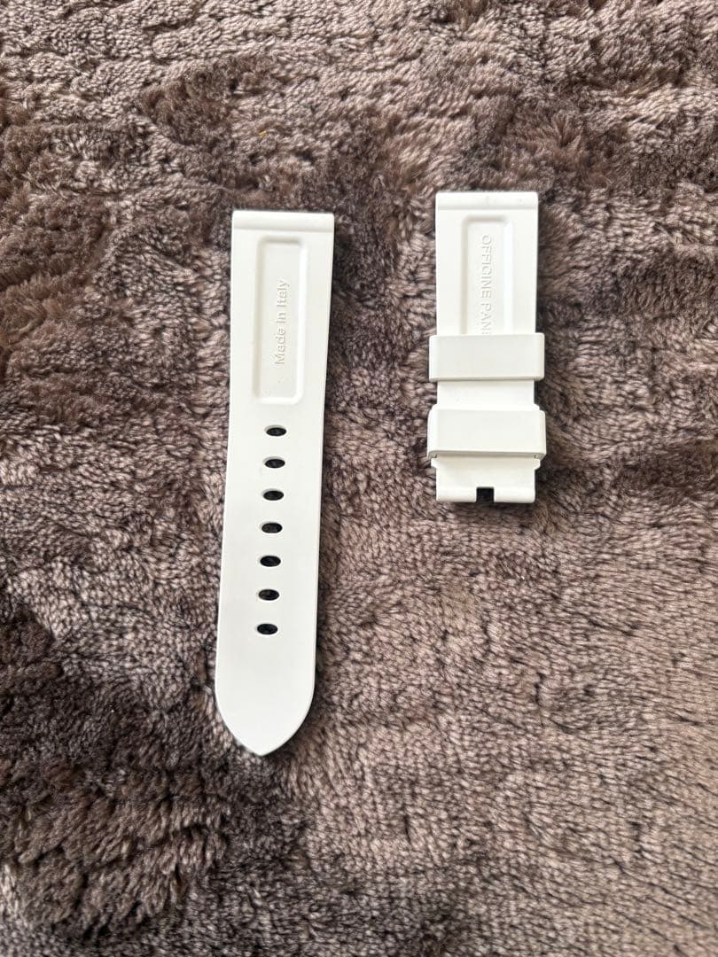 パネライ　純正ベルト　ラバー　尾錠用　ラグ幅　24 尾錠幅　22