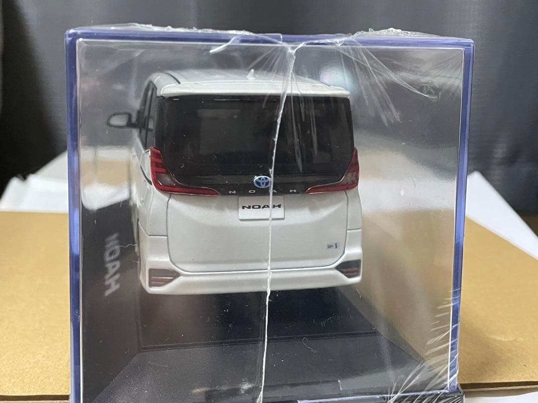 トヨタ ノア カラーサンプル ミニカー