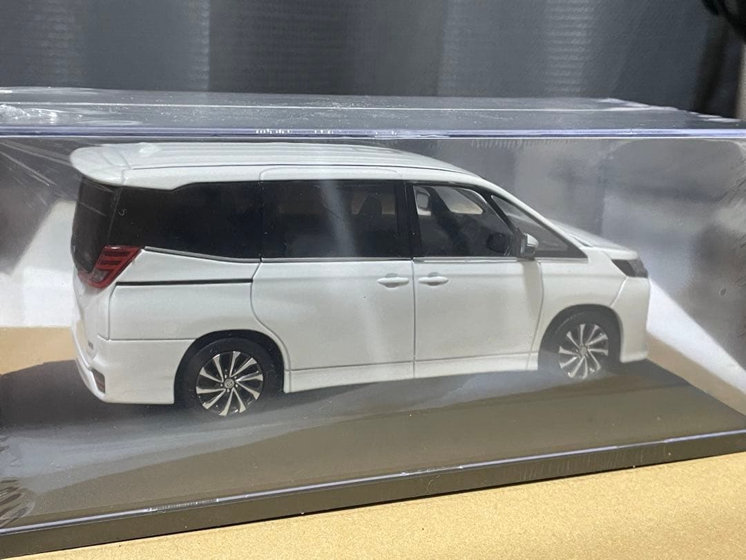 トヨタ ノア カラーサンプル ミニカー