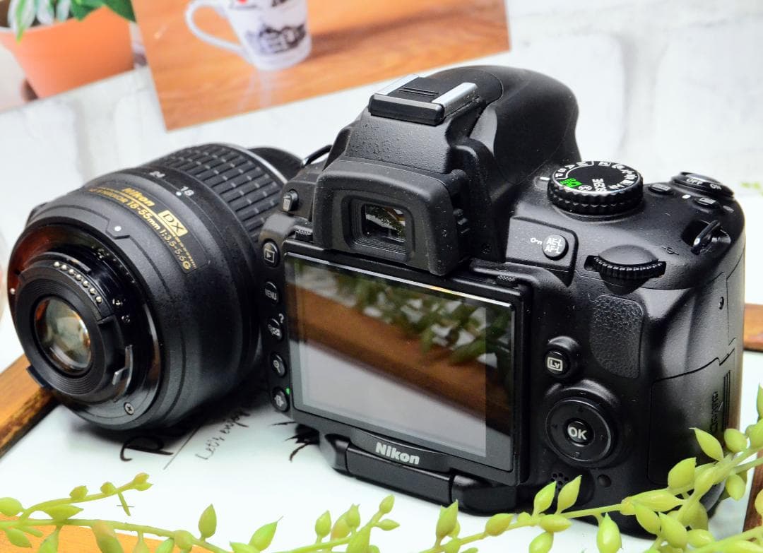 ✨コンパクトな一眼レフ✨手ぶれ補正+自撮り✨ニコン D5000