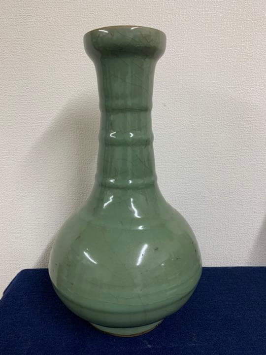 中国古美術　宋時代龍泉窯弦紋瓶，共箱：　C-3-3 中国古美術 宋時代龍泉窯弦紋瓶，共箱： C-3-3 中国