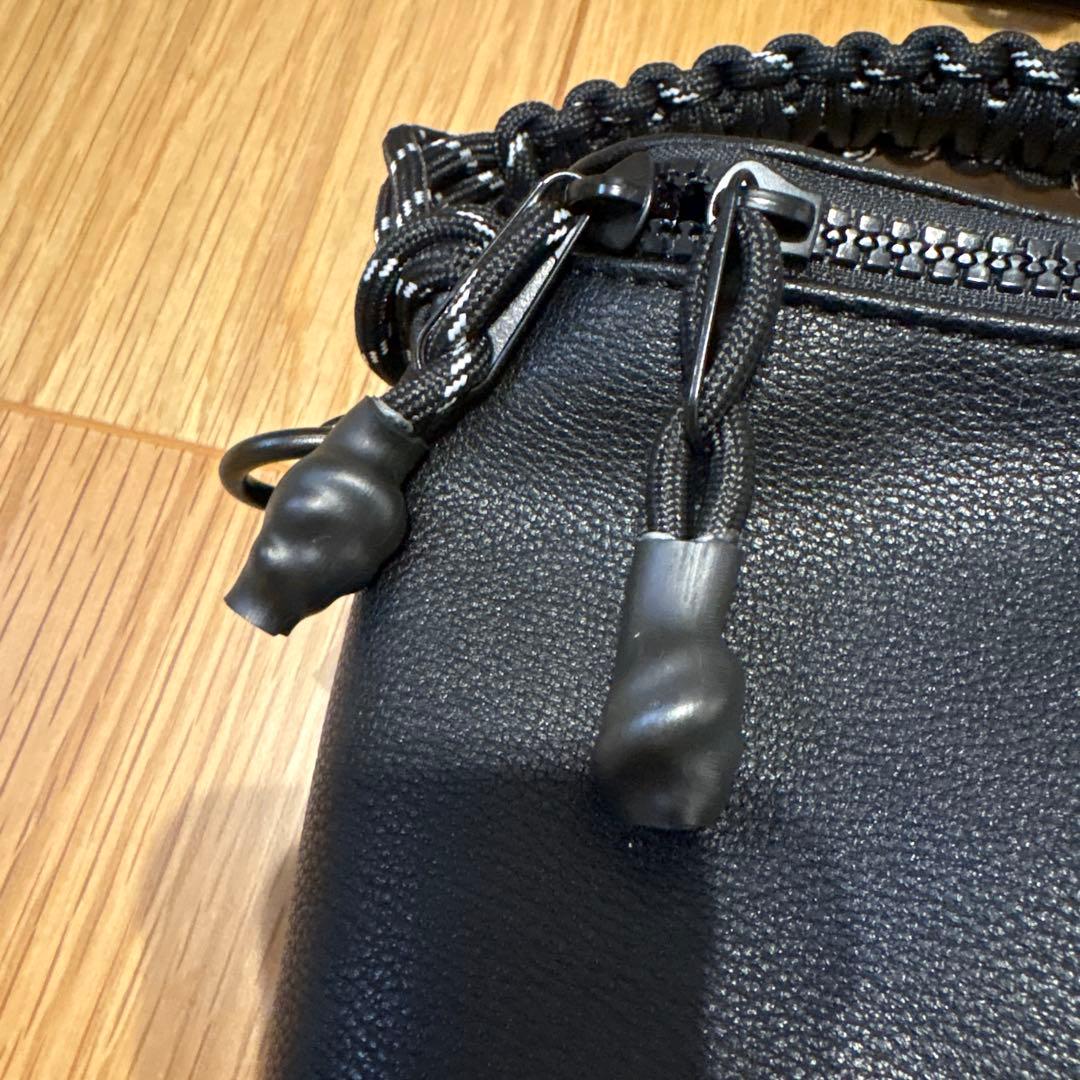 シアタープロダクツコラボレーションホライゾナルレザーショルダーバッグ