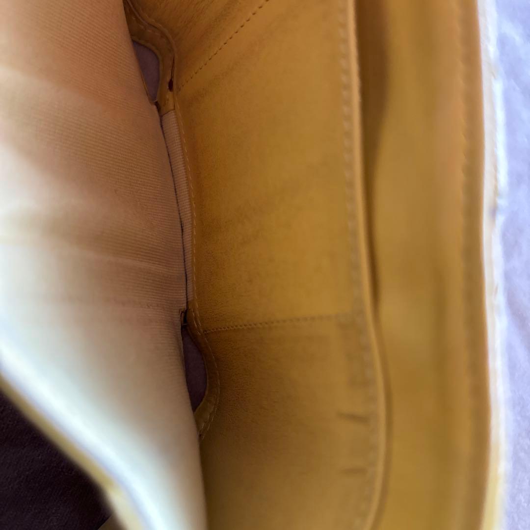 CHANEL マトラッセ　キャビアスキン　三つ折り財布　イエロー