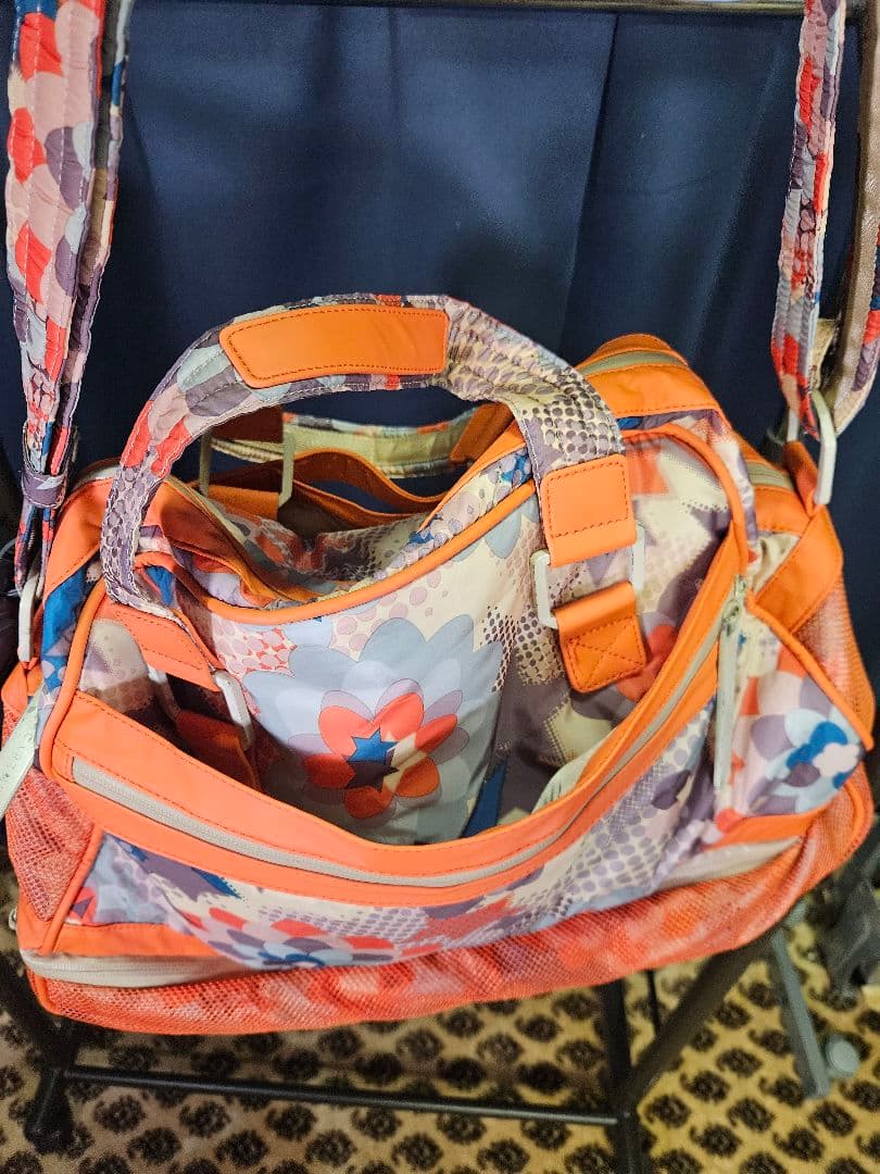 LeSportsacとステラ・マッカートニーのコラボレーションバッグ 旅行用品