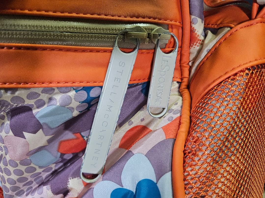 LeSportsacとステラ・マッカートニーのコラボレーションバッグ 旅行用品
