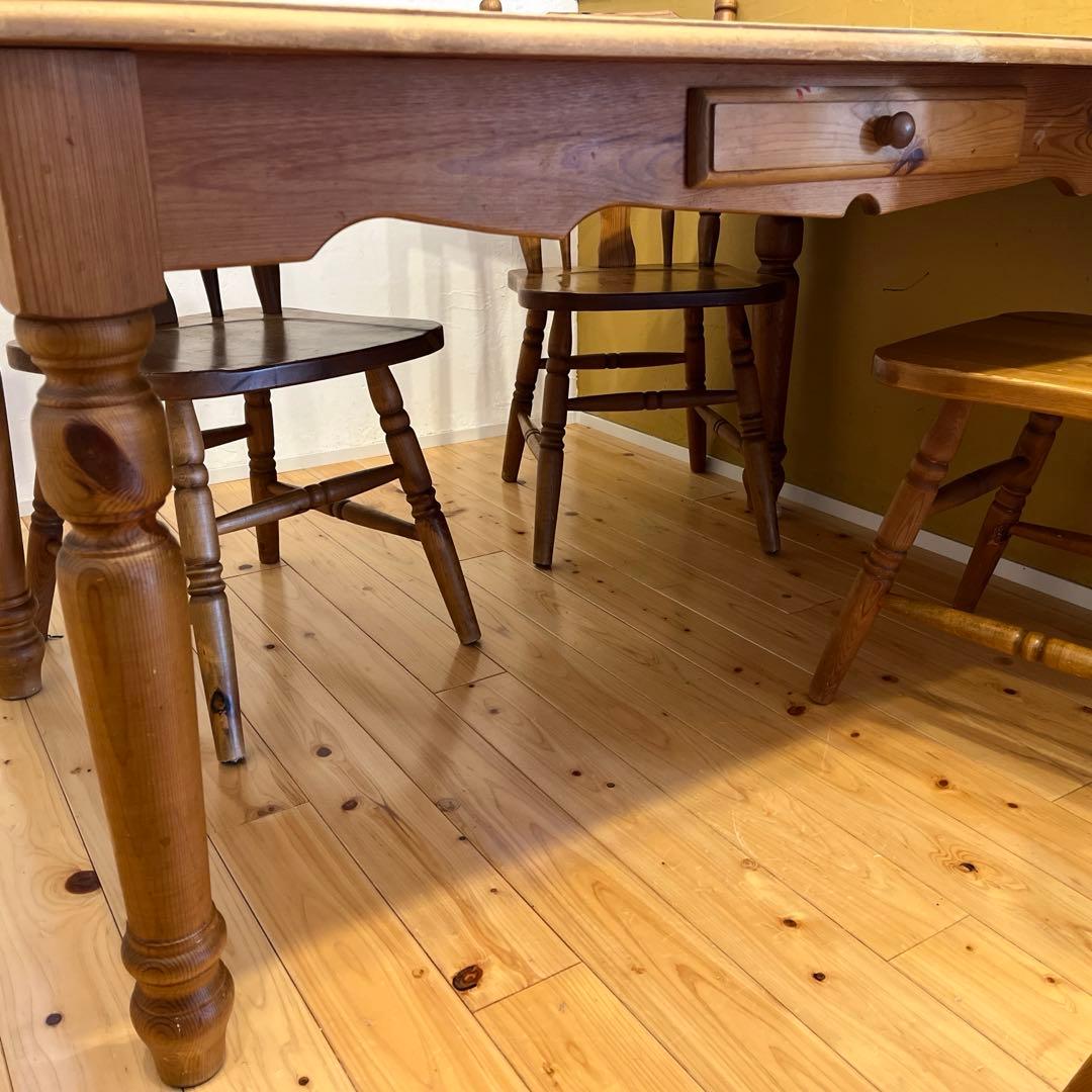 無垢パイン材ダイニングテーブル　おしゃれ