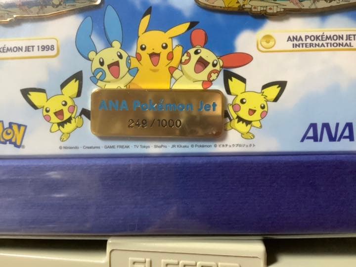 レア ANA 本物 ポケモンジェット ピカチュウ ピンバッジ 249/1000