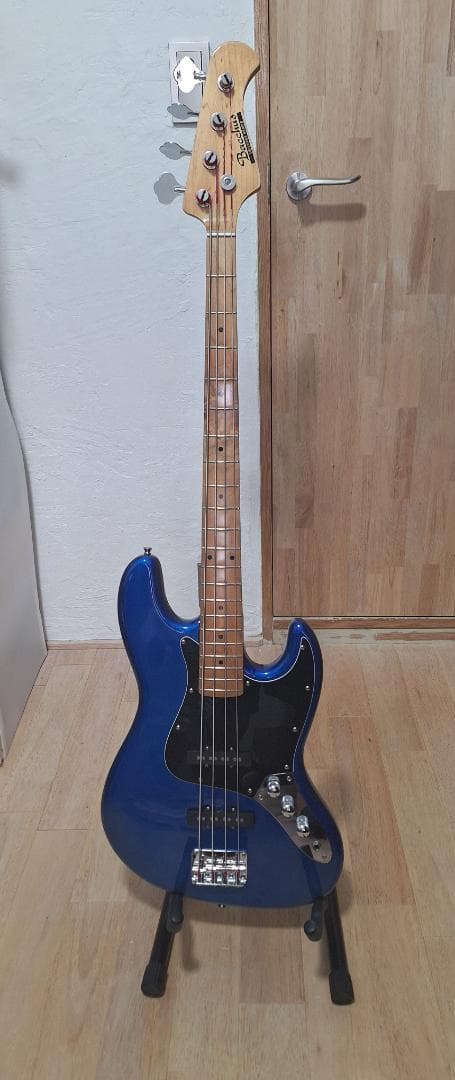 エレキベースBacchus (バッカス)ジャズベース【調整済＋新品弦】