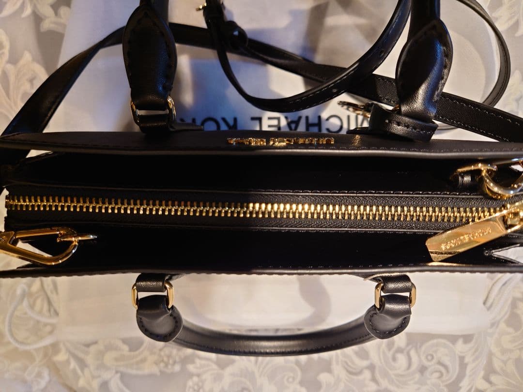 MICHAEL KORS ブラック ハンドバッグ