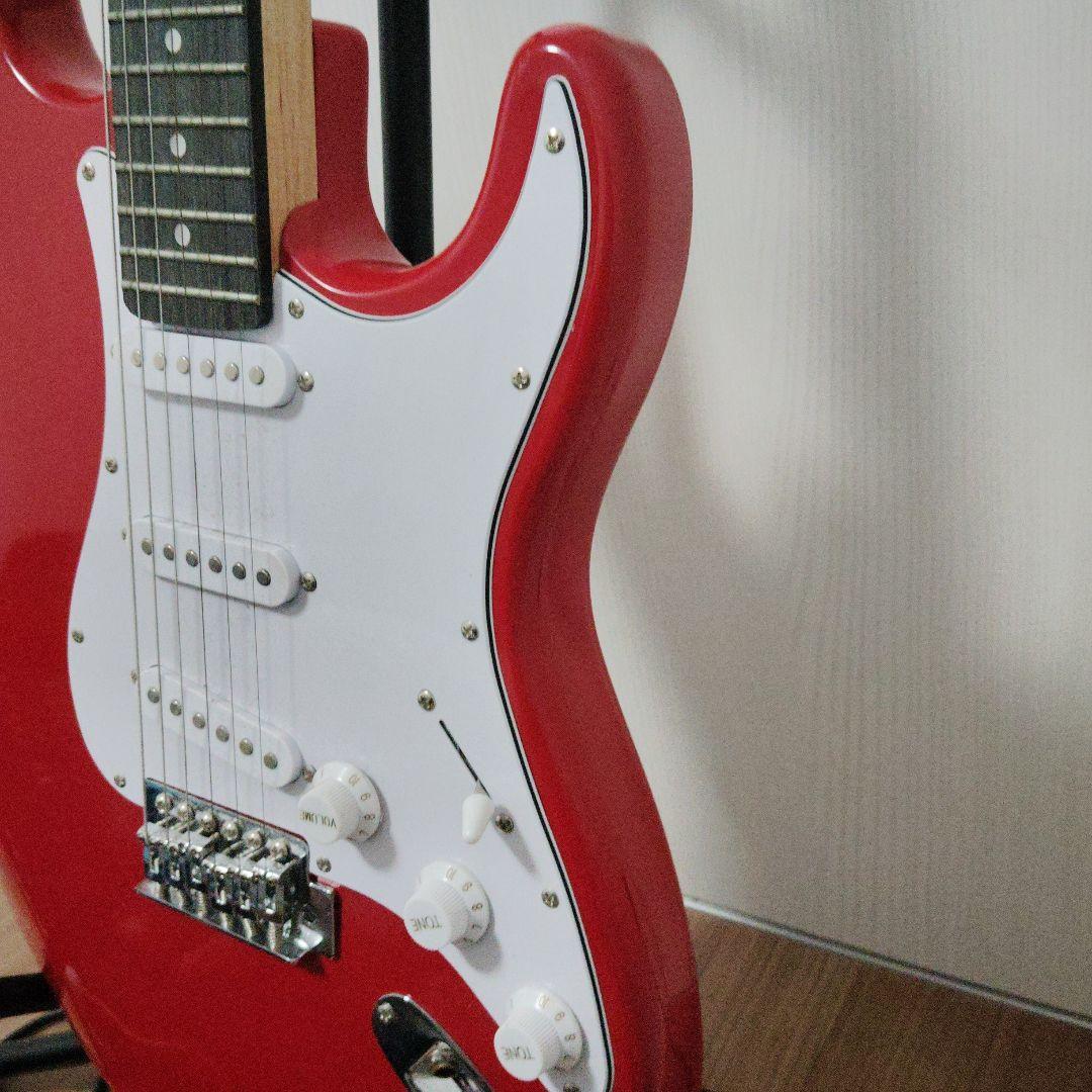 ストラトキャスタータイプ エレキギター　カラーレッド