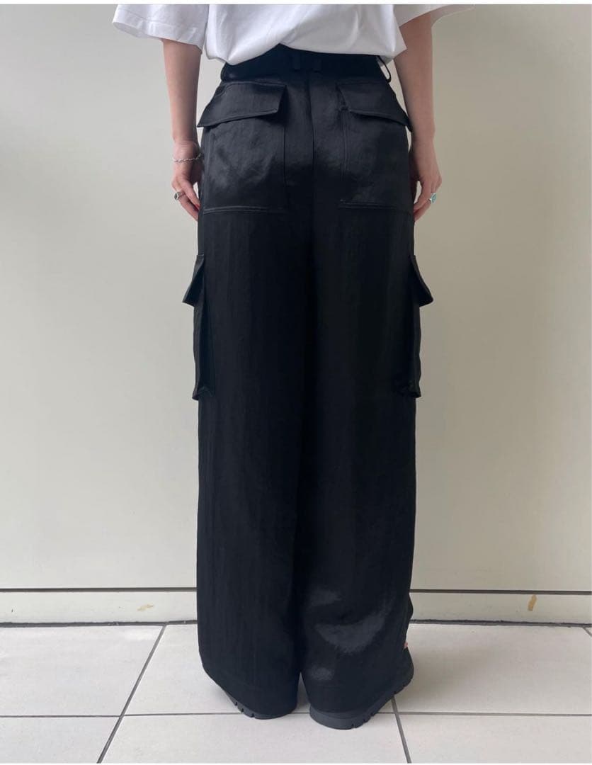 IIROT サテンパンツ