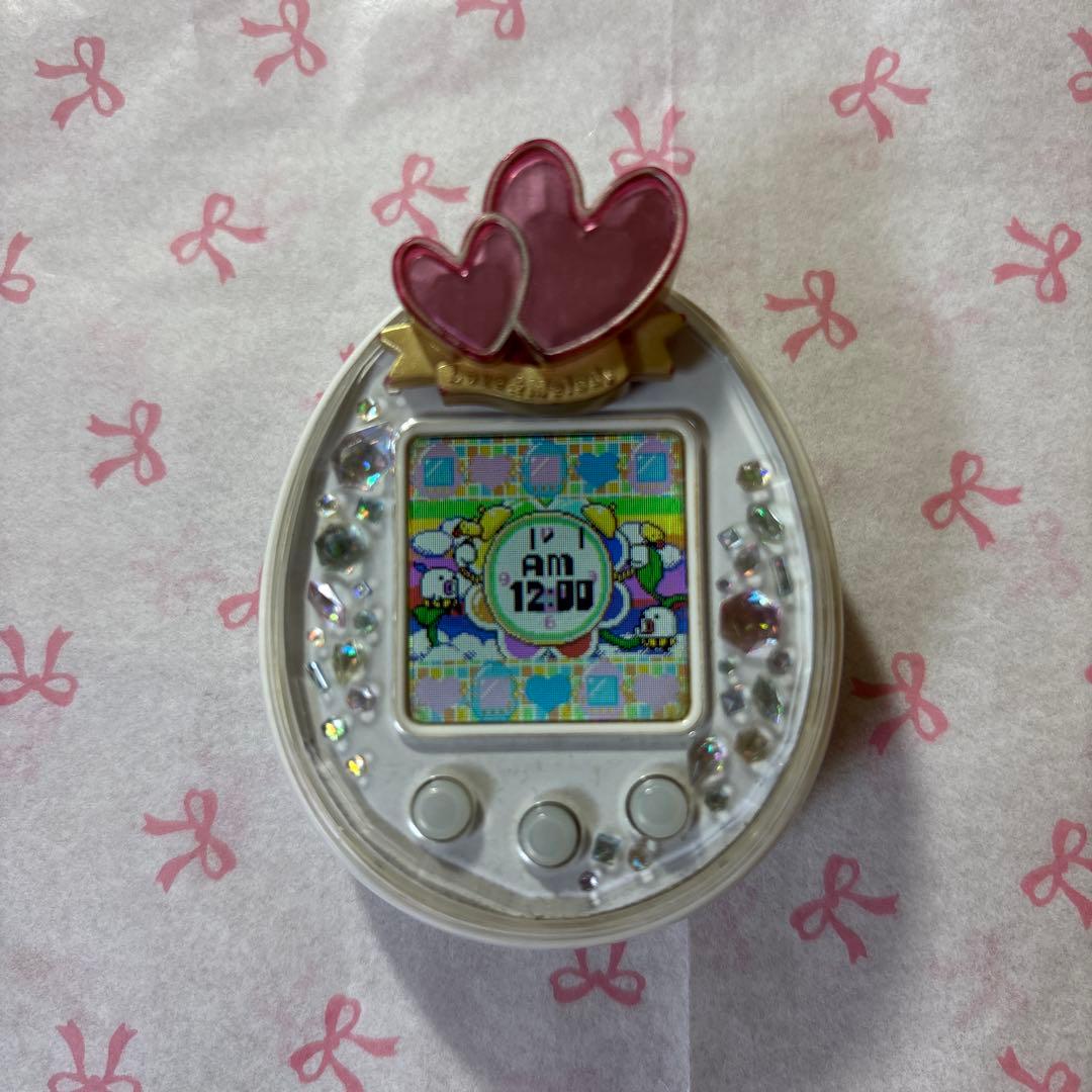 たまごっちピース ホワイト たまデコピアス ラブメロver - メルカリ