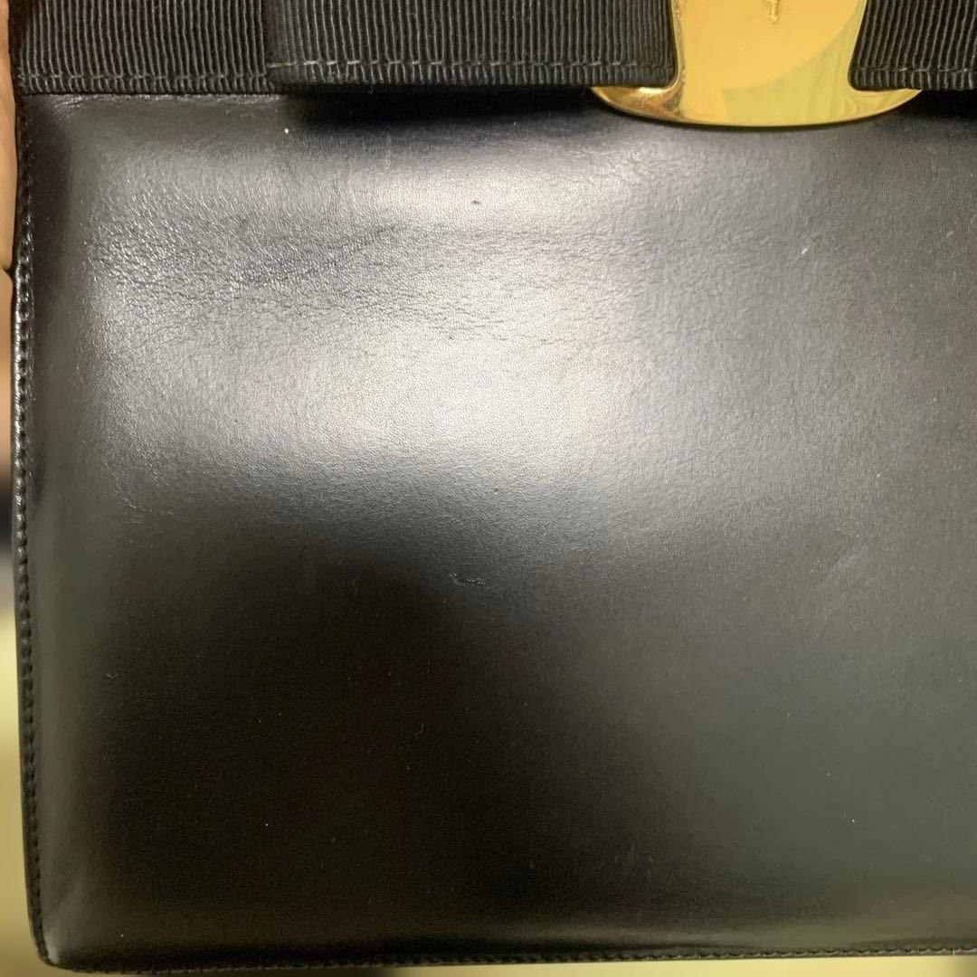 リボン付きブラックレザーハンドバッグ　フェラガモ