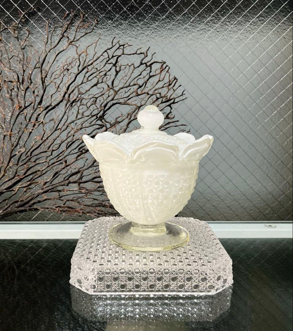骨董 時代ガラス 霰プレス あられ模様 花型 菓子器 飴屋瓶 ボンボン入れ