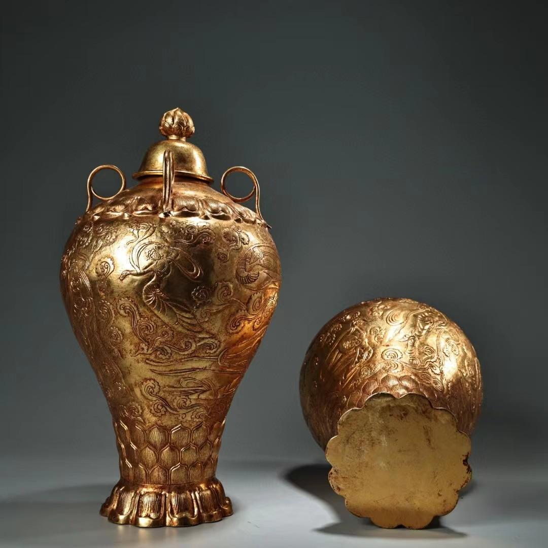 中国古美術・旧蔵鏨刻鎏金の宝石を嵌め花瓶・純銅・箱付き・高浮彫り