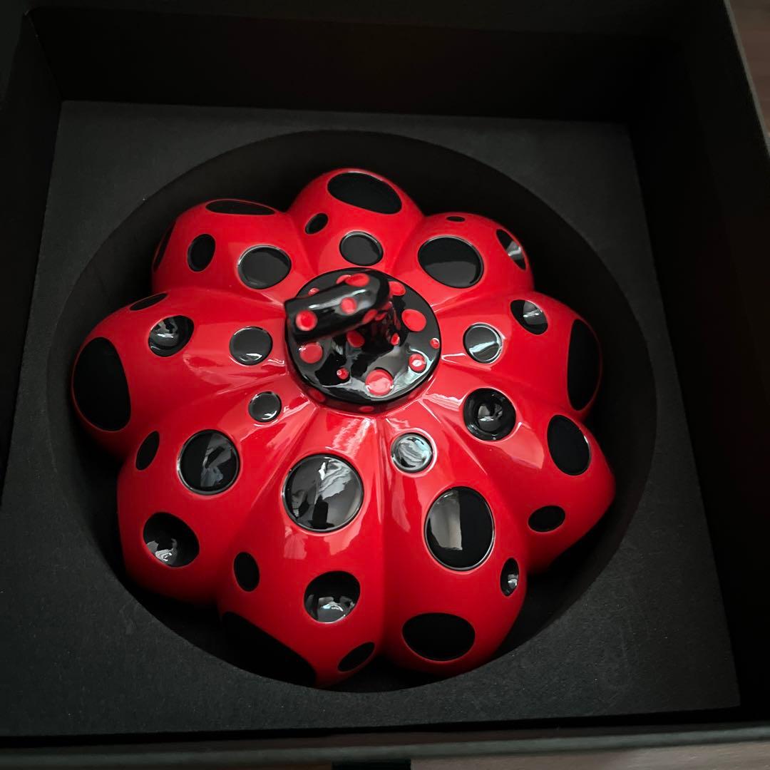 草間彌生 直島限定 赤い かぼちゃオブジェ