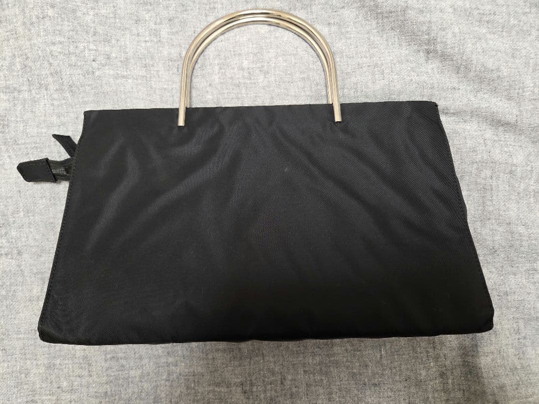 プラダ　ハンドバッグ　メタルハンドル