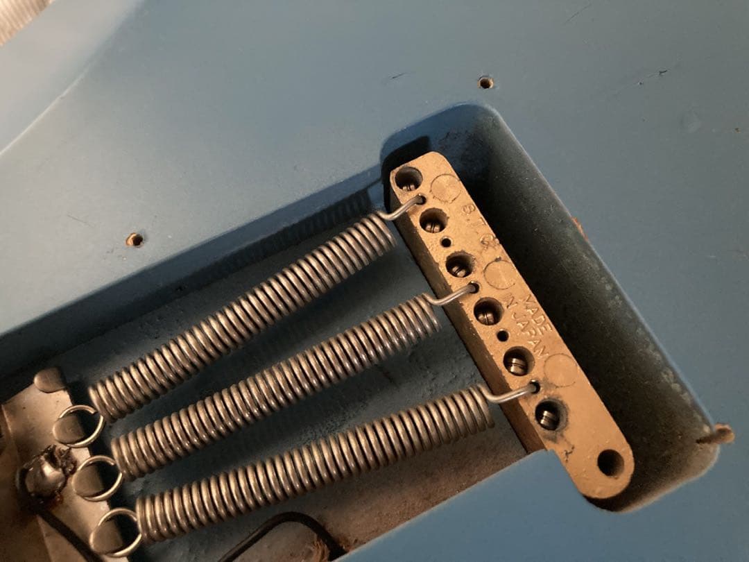 マルチレイヤーストラトタイプ　虎目ネック