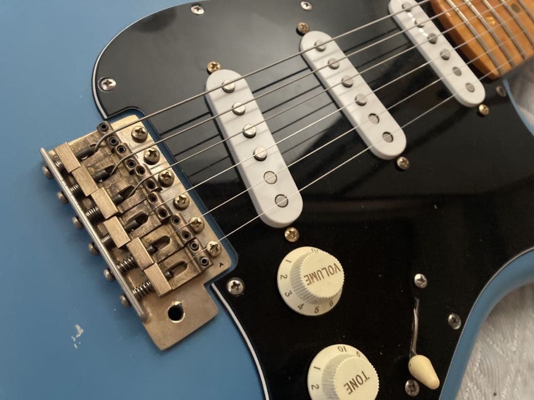 マルチレイヤーストラトタイプ　虎目ネック