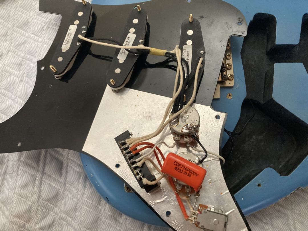 マルチレイヤーストラトタイプ　虎目ネック